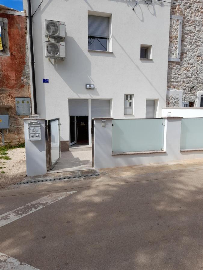 Apartments Donella Umag Exterior photo