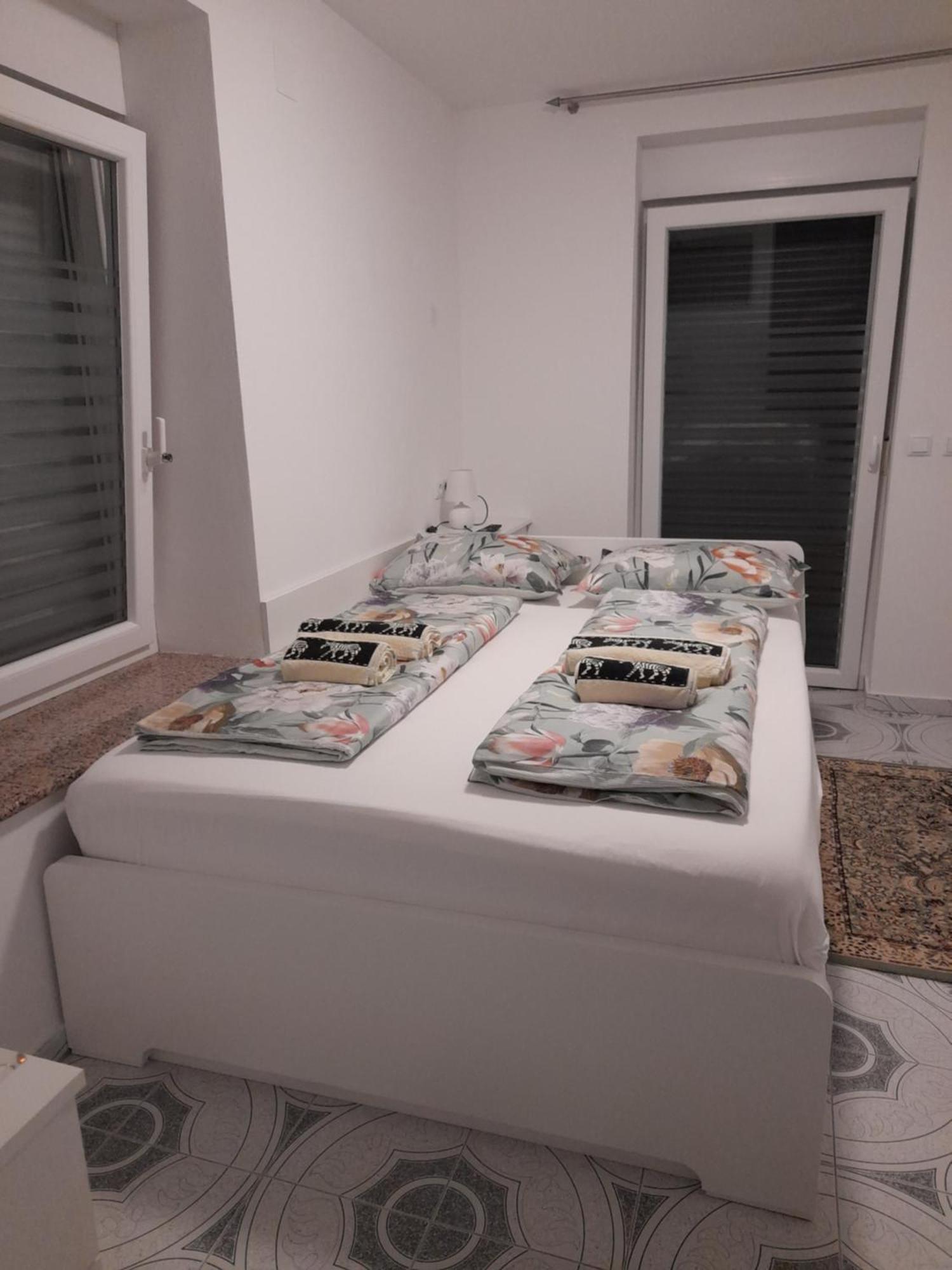 Apartments Donella Umag Exterior photo