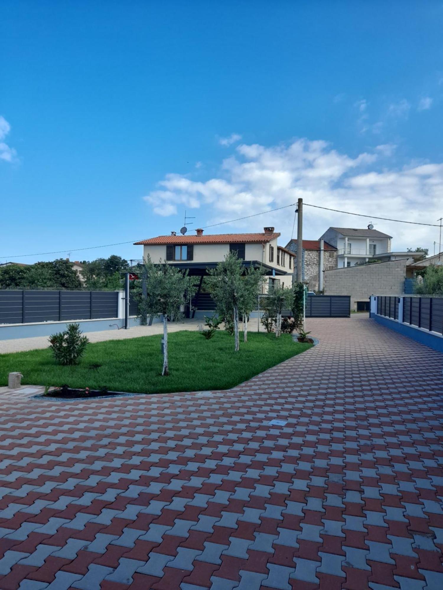 Apartments Donella Umag Exterior photo