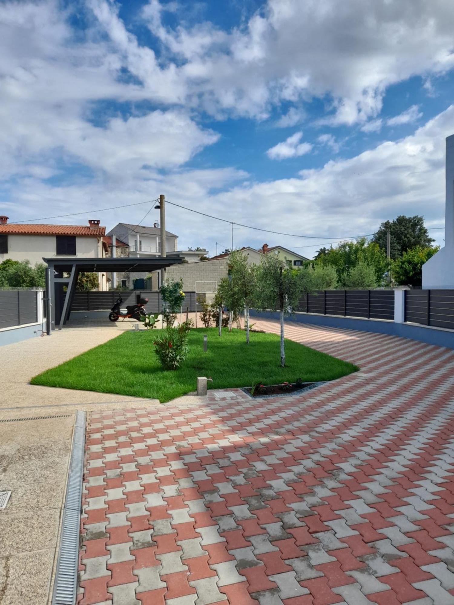 Apartments Donella Umag Exterior photo